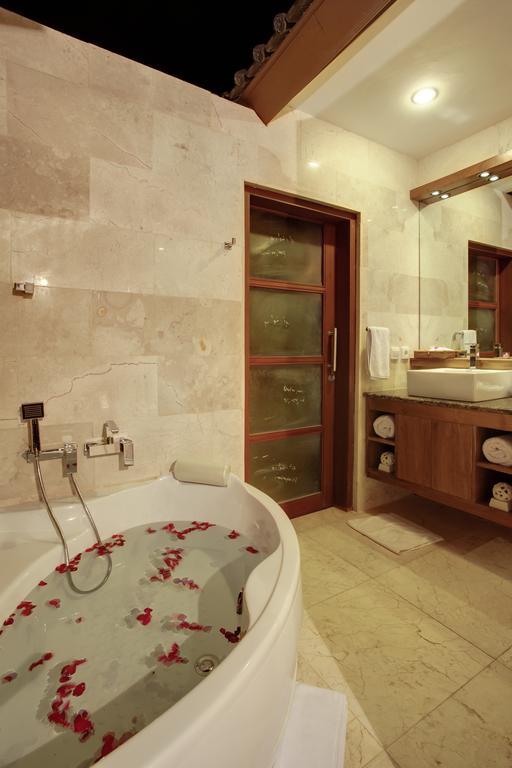 Villa Alu Lima Seminyak Exteriör bild